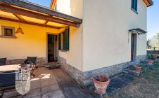 Villa con piscina e annessi