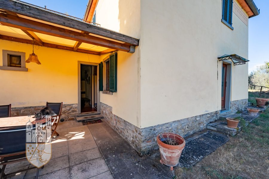 Villa con piscina e annessi