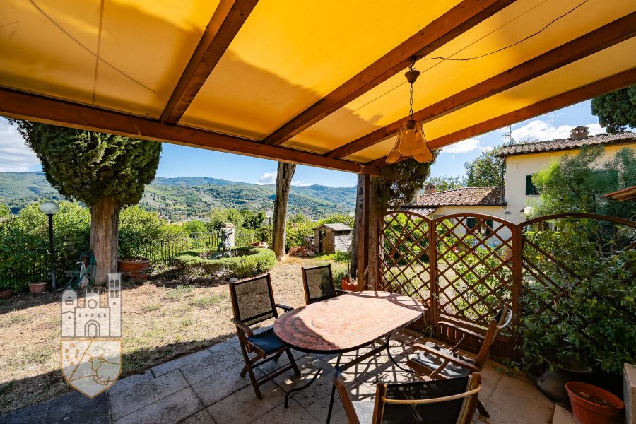 Villa con piscina e annessi