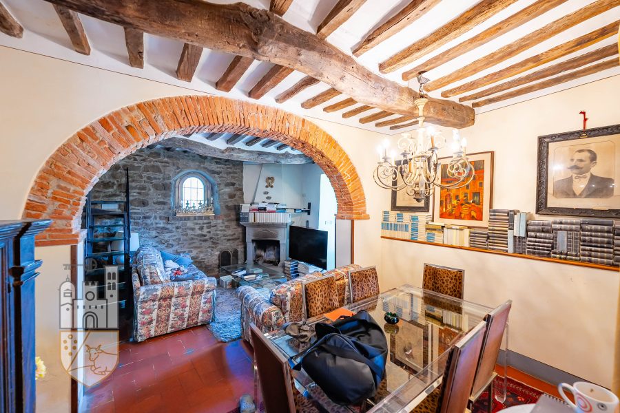 Villa con piscina e annessi
