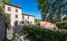 Villa con piscina e annessi