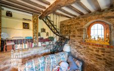 Villa con piscina e annessi
