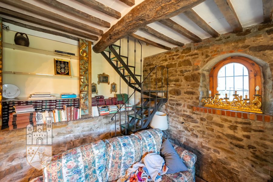 Villa con piscina e annessi