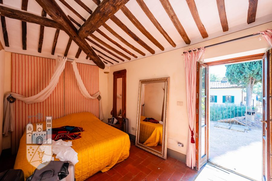 Villa con piscina e annessi