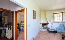 Villa con piscina e annessi