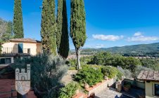 Villa con piscina e annessi