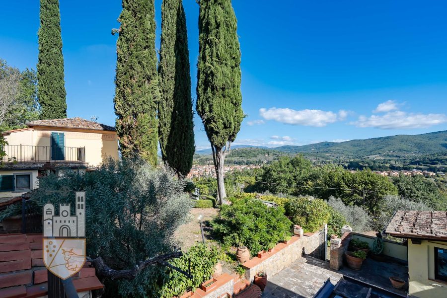 Villa con piscina e annessi