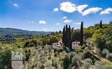Villa con piscina e annessi
