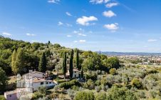 Villa con piscina e annessi