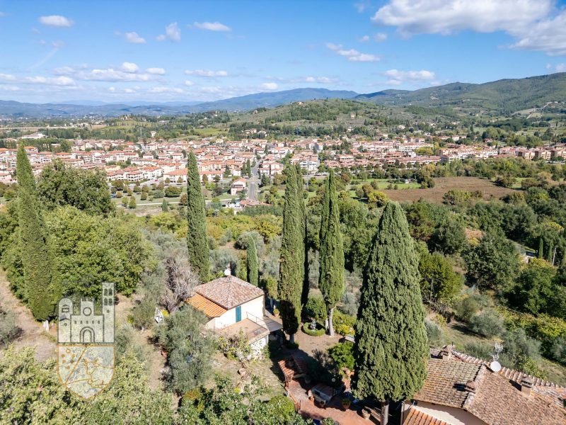 Villa con piscina e annessi